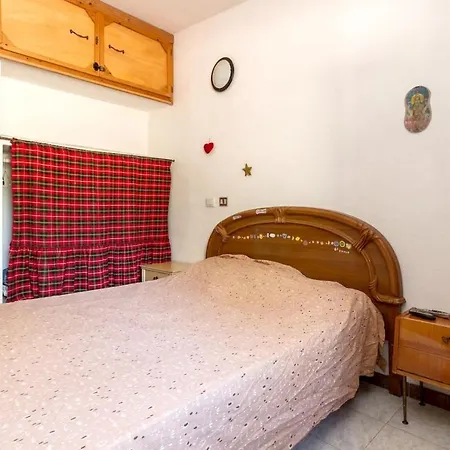 3 Bedrooms House With Enclosed Garden At San Vito بيت للعطل