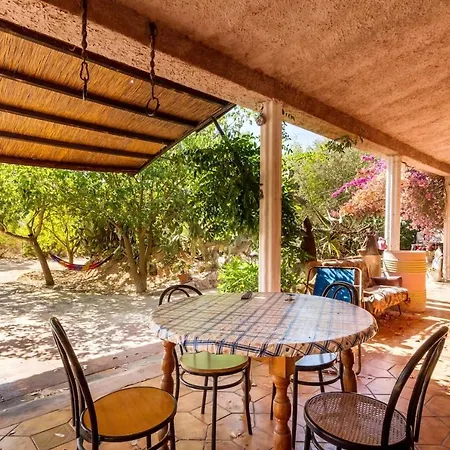 3 Bedrooms House With Enclosed Garden At San Vito *